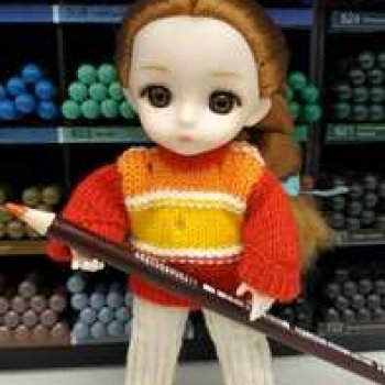 Глаша в магазине рукоделия Леонардо.