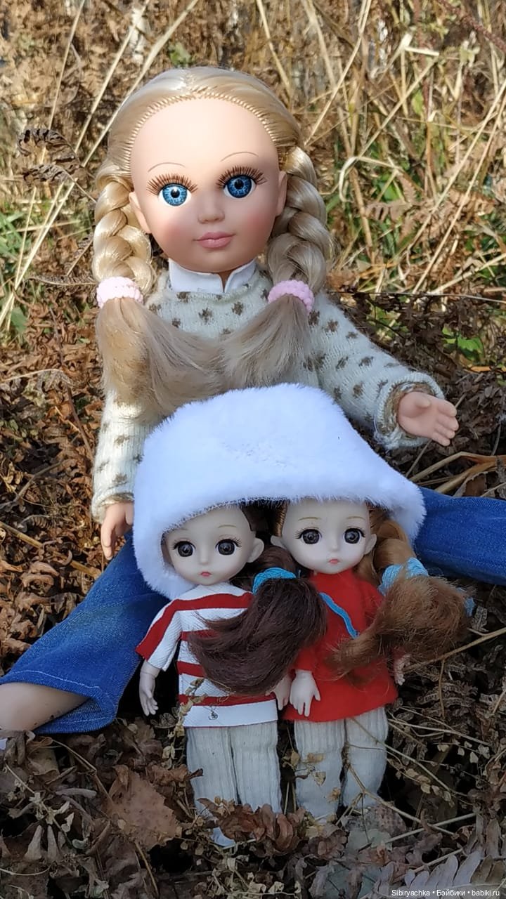 Настя, Глаша и Луша гуляют в лесу