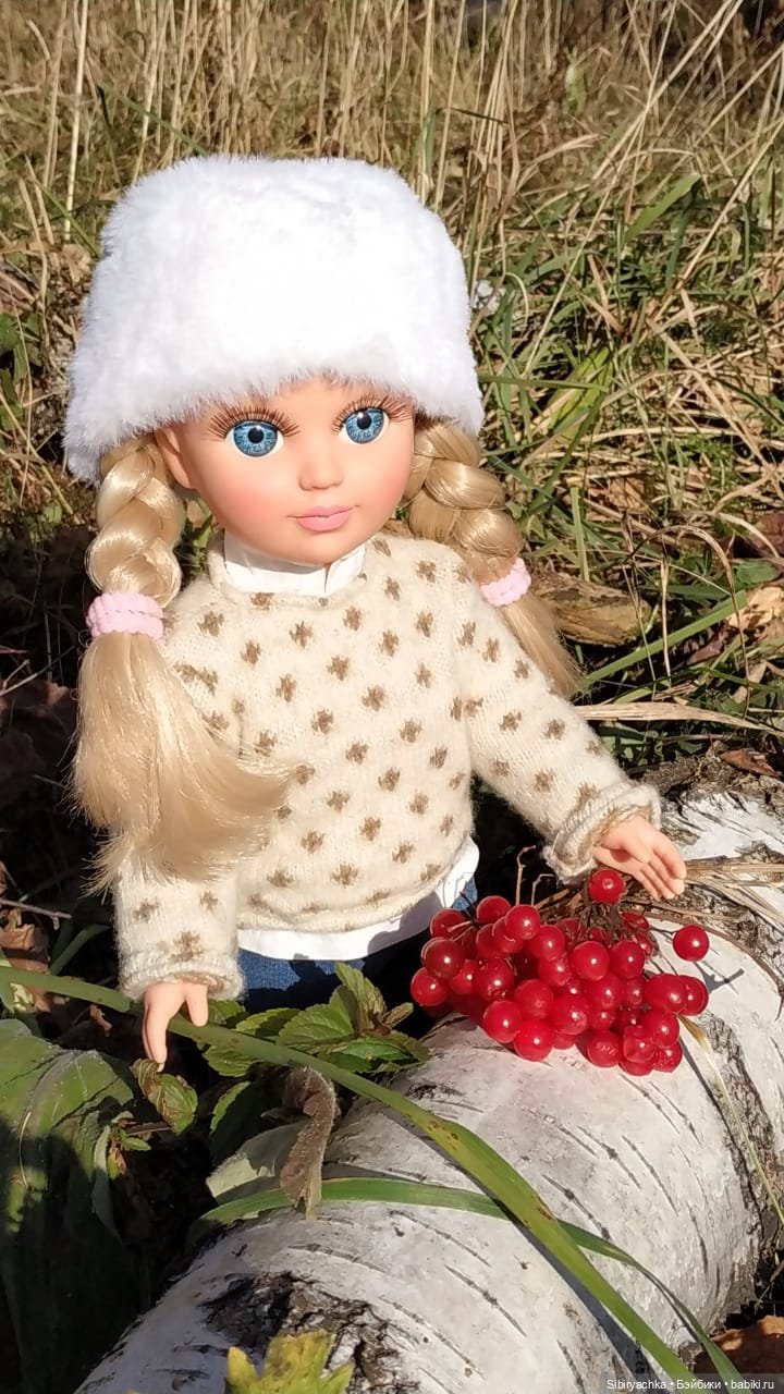 Настя, Глаша и Луша гуляют в лесу