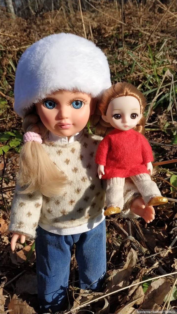 Настя, Глаша и Луша гуляют в лесу