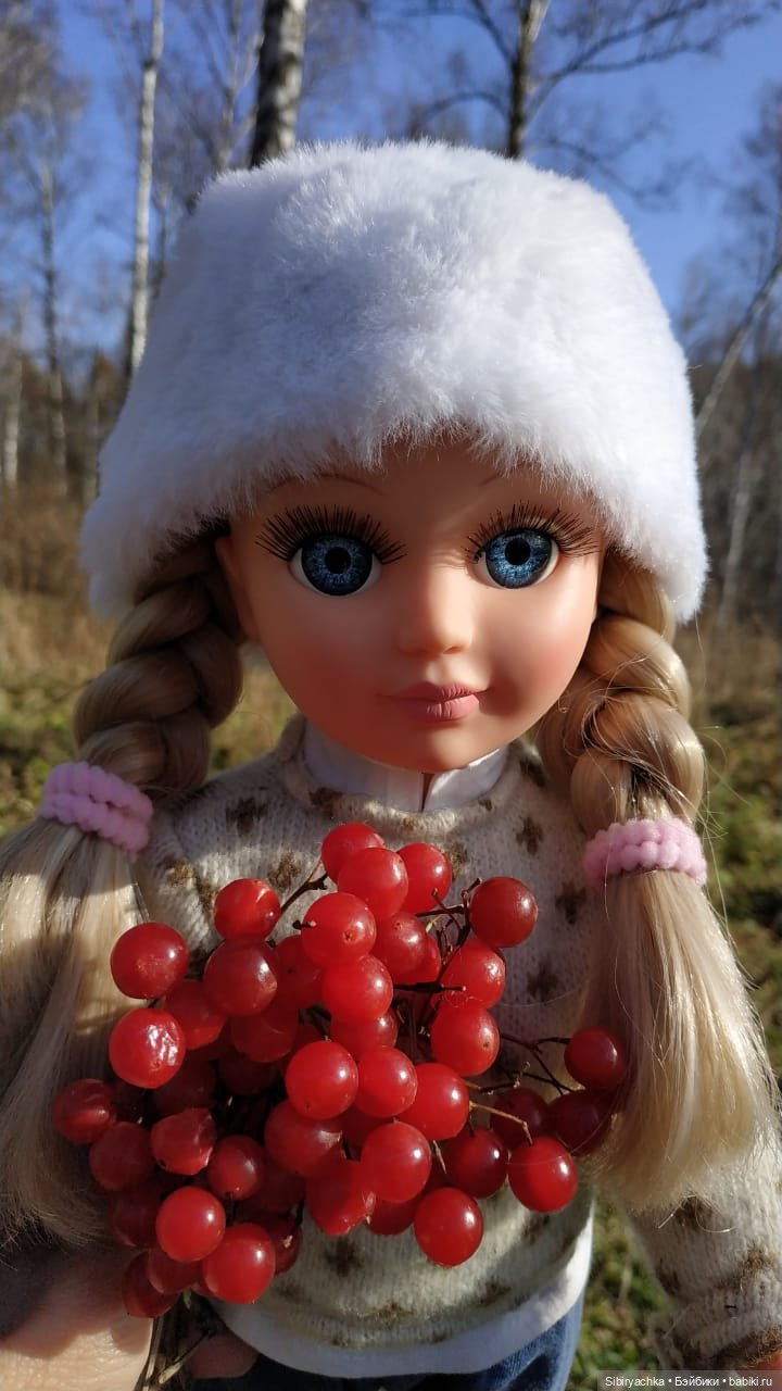 Настя, Глаша и Луша гуляют в лесу