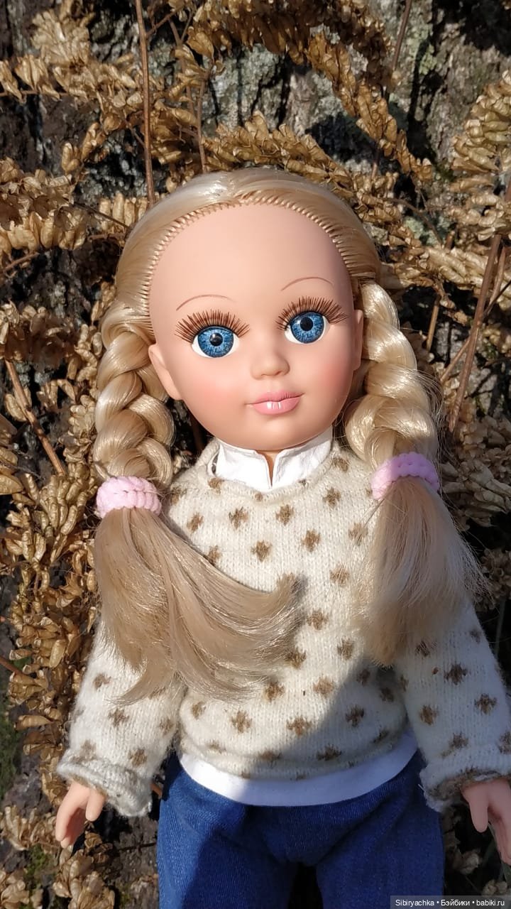 Настя, Глаша и Луша гуляют в лесу