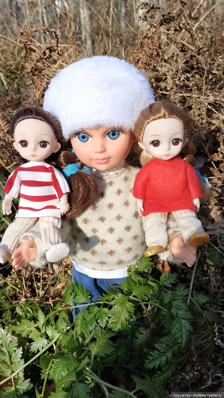 Настя, Глаша и Луша гуляют в лесу