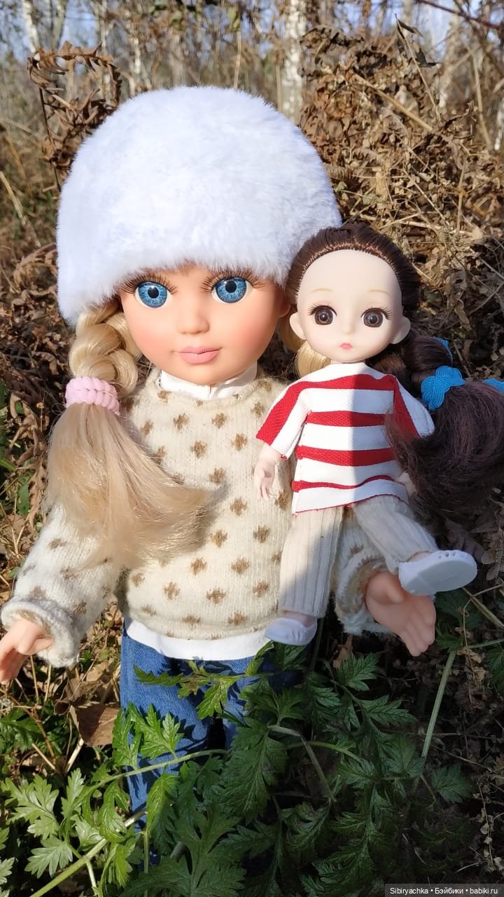 Настя, Глаша и Луша гуляют в лесу