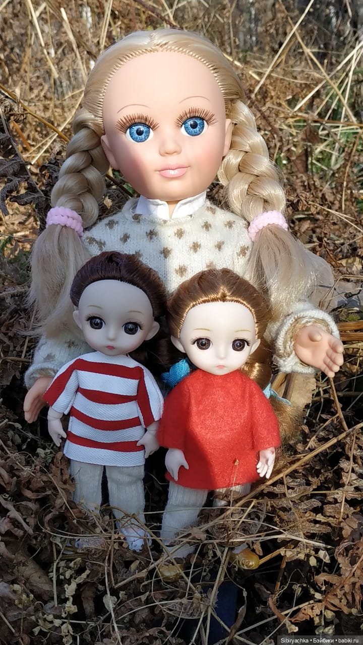 Настя, Глаша и Луша гуляют в лесу