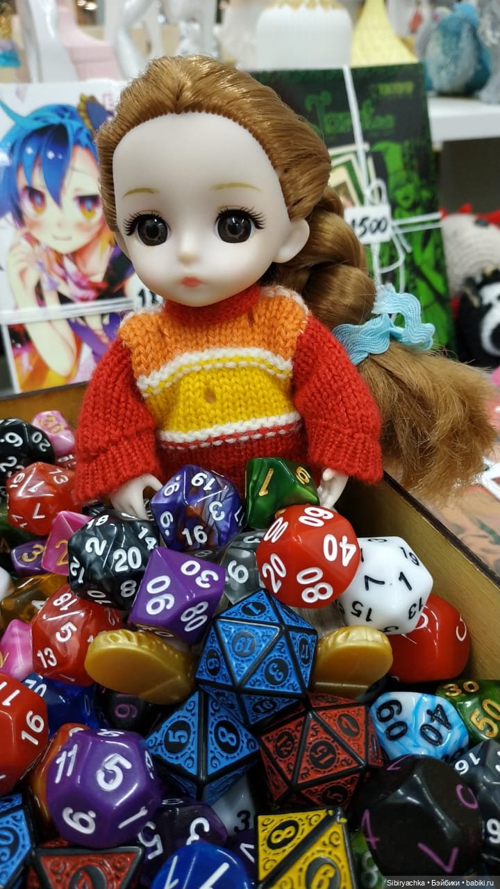 Глаша в отделе авторских подарков и настольных игр (фото 10)