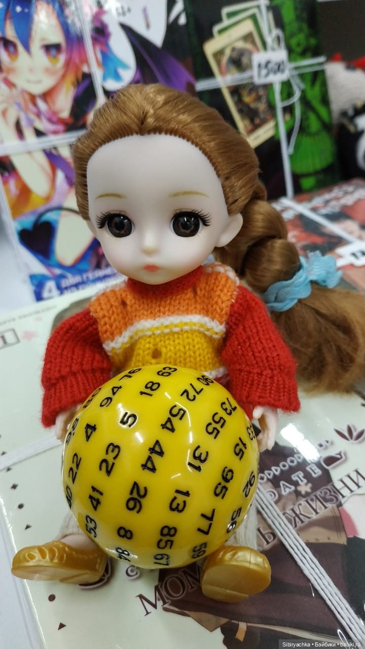 Глаша в отделе авторских подарков и настольных игр