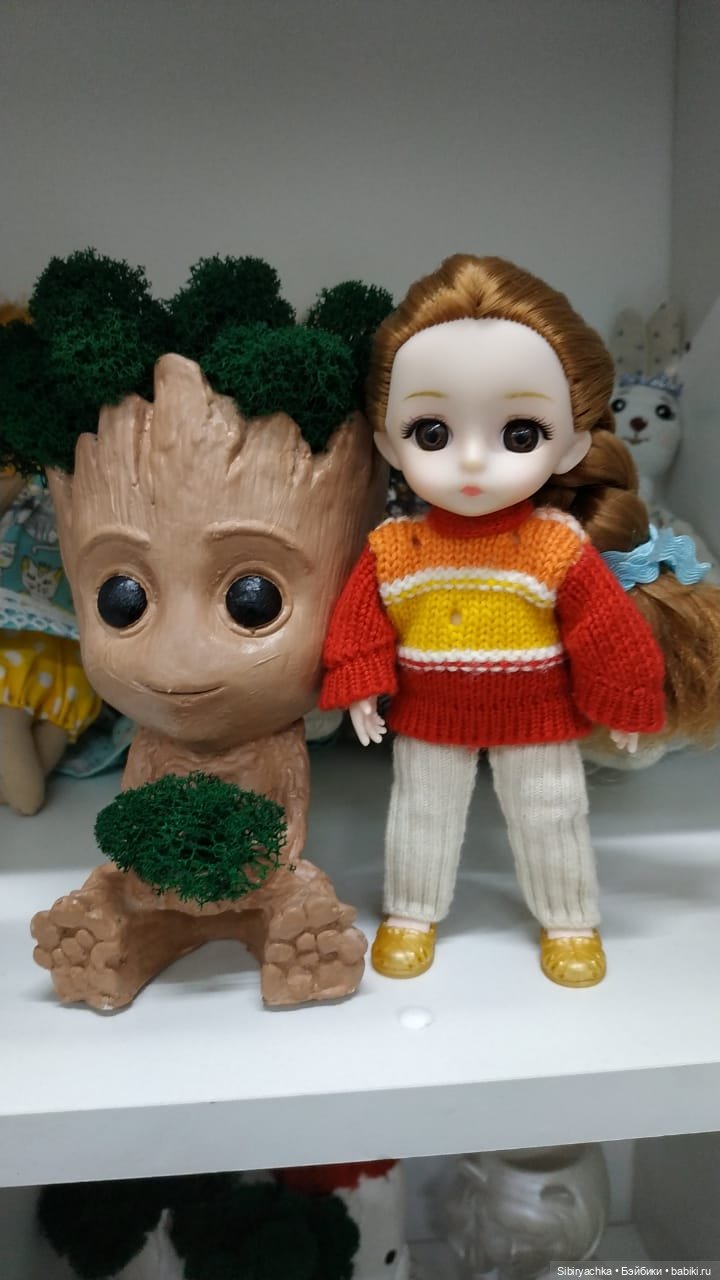 Глаша в отделе авторских подарков и настольных игр