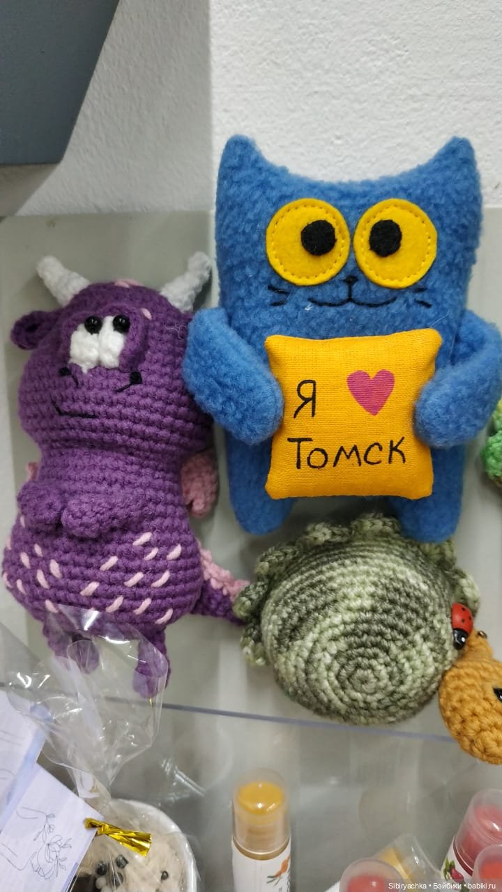 Глаша в отделе авторских подарков и настольных игр