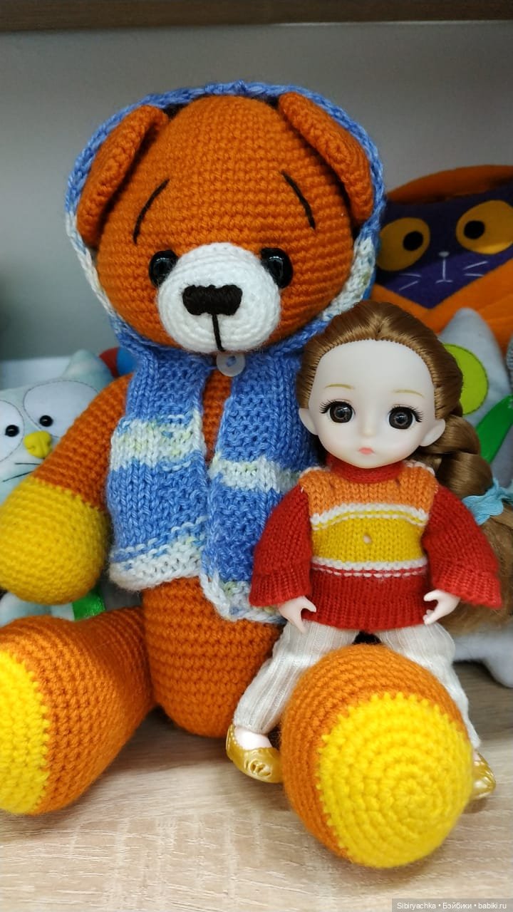 Глаша в отделе авторских подарков и настольных игр