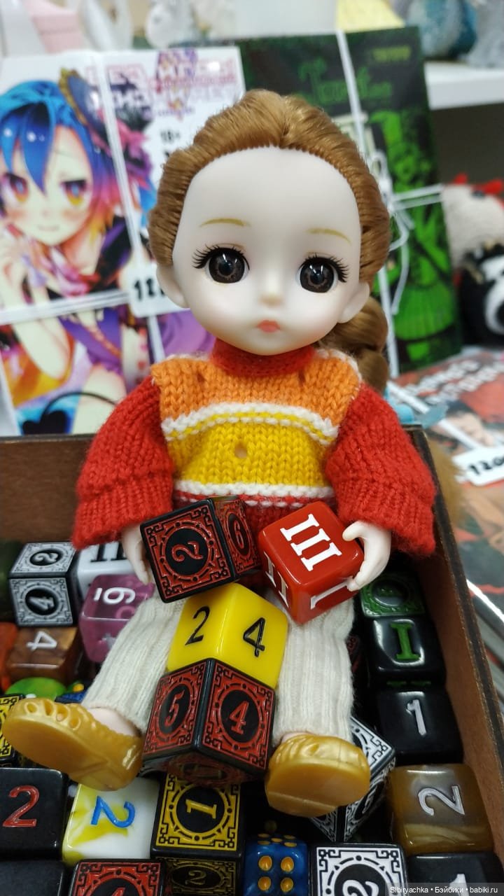 Глаша в отделе авторских подарков и настольных игр