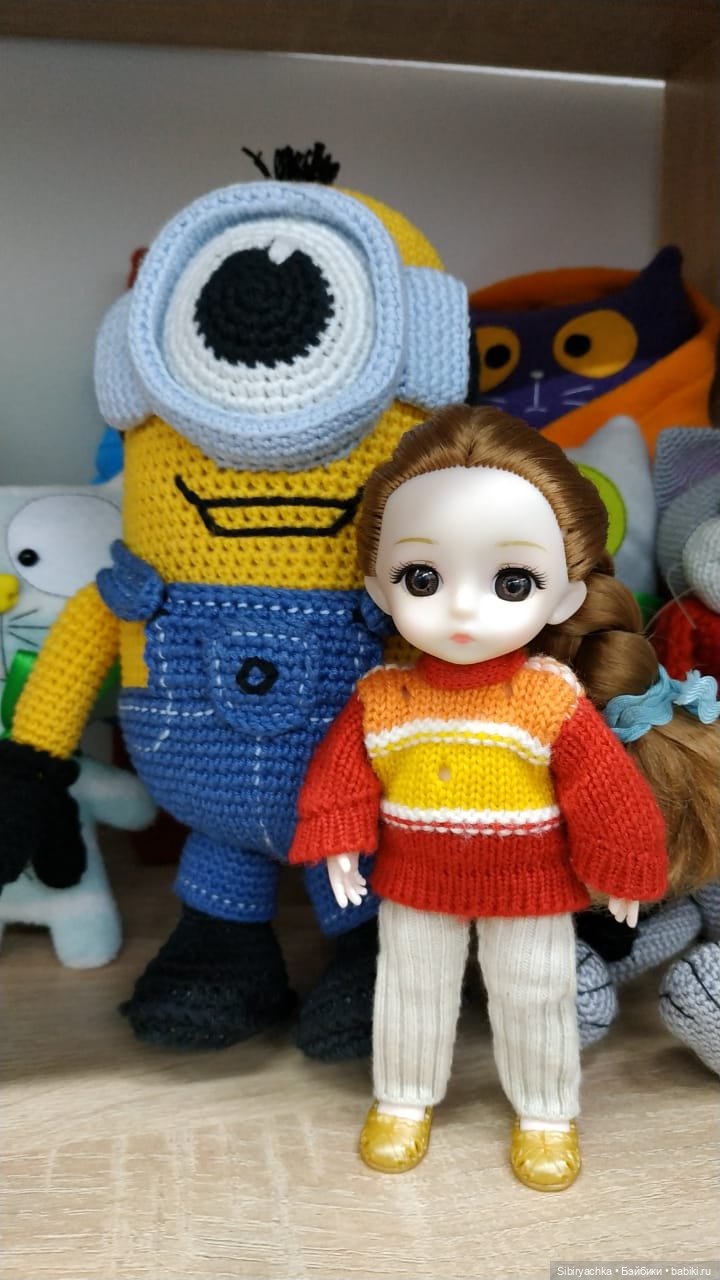 Глаша в отделе авторских подарков и настольных игр