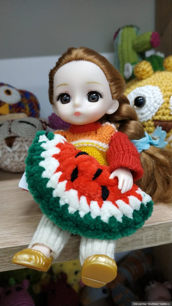 Глаша в отделе авторских подарков и настольных игр