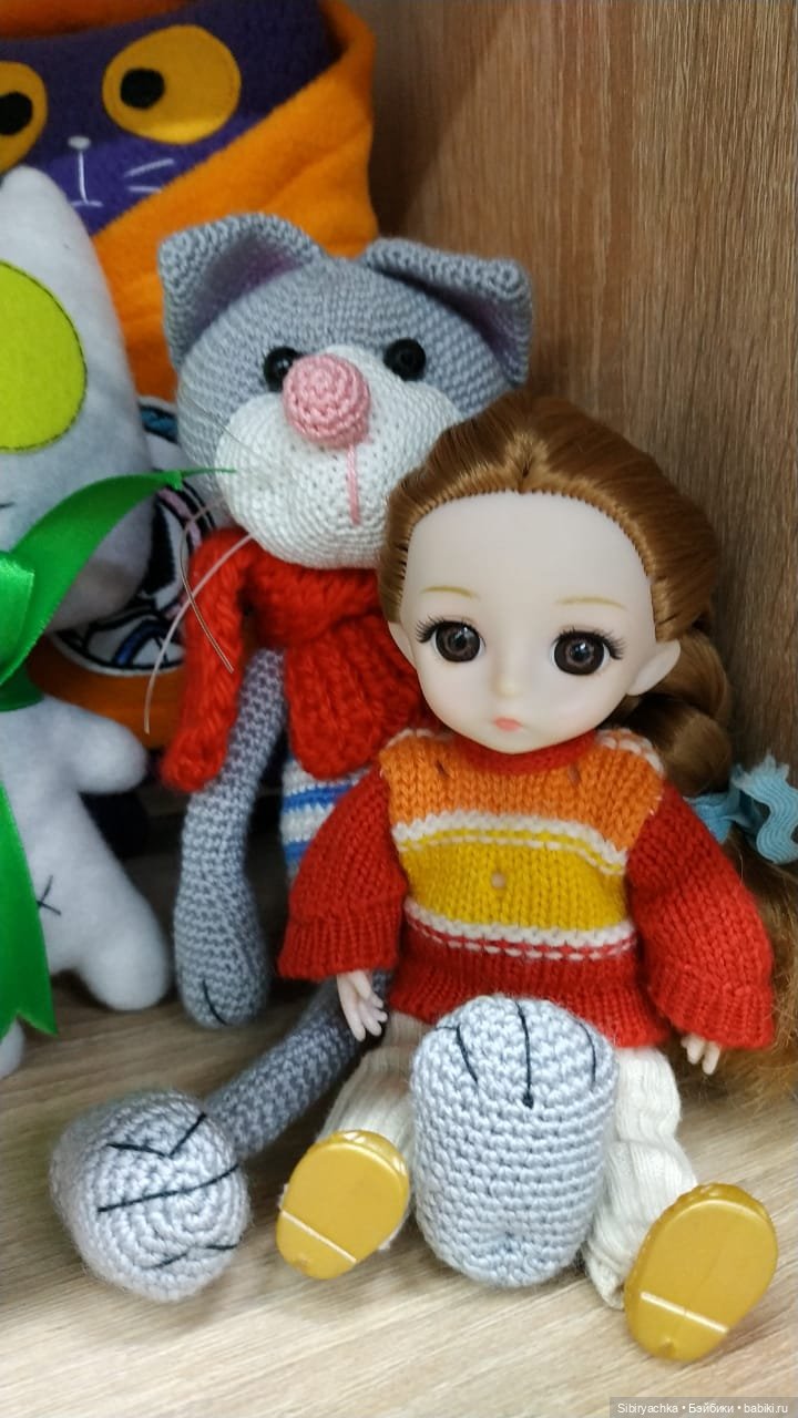 Глаша в отделе авторских подарков и настольных игр