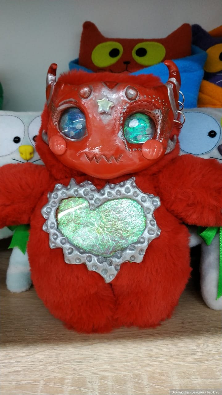 Глаша в отделе авторских подарков и настольных игр