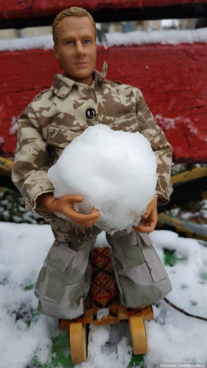 Леонид и Глаша радуются первому снегу