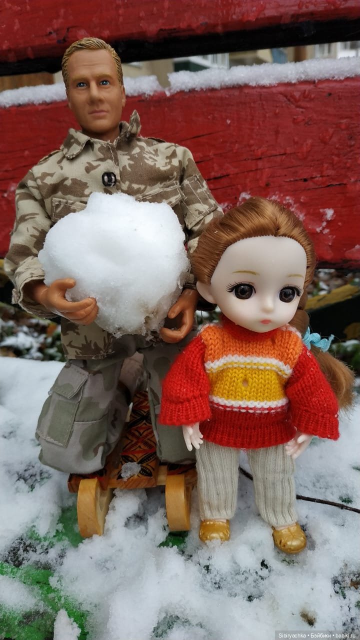 Леонид и Глаша радуются первому снегу