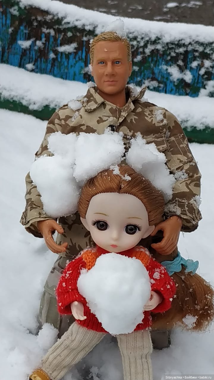 Леонид и Глаша радуются первому снегу