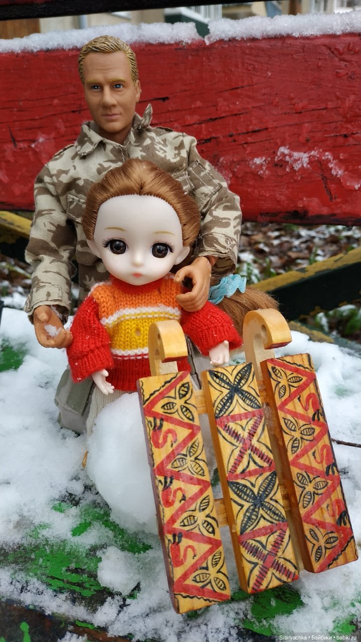 Леонид и Глаша радуются первому снегу