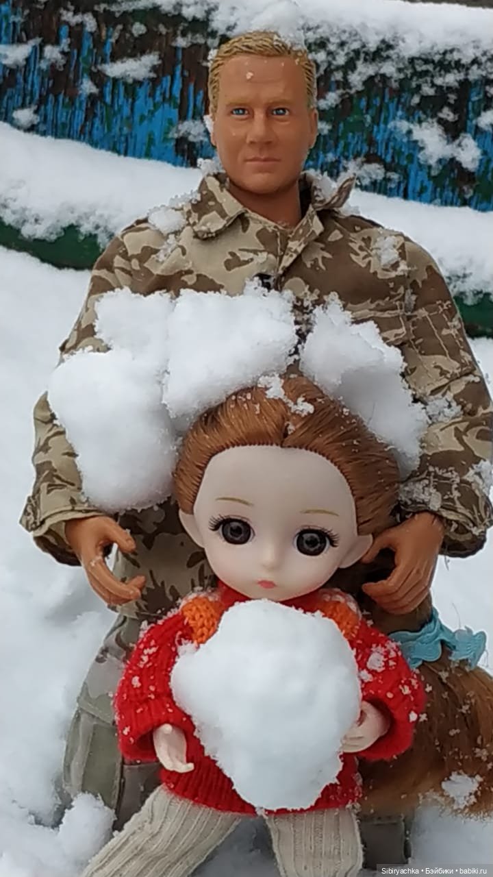 Леонид и Глаша радуются первому снегу