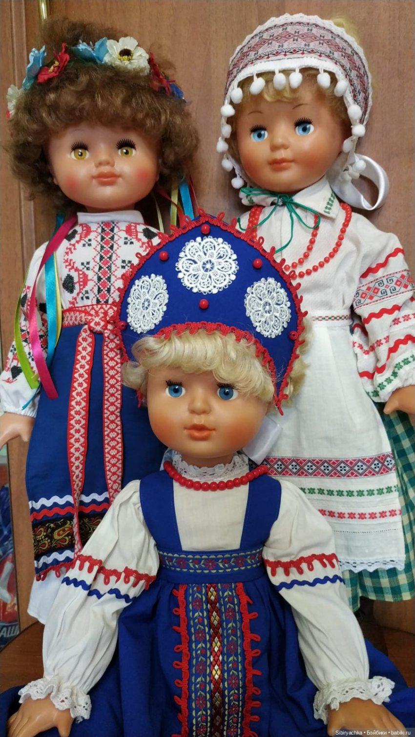 Девочки из Днепропетровска в народных костюмах (фото 7)