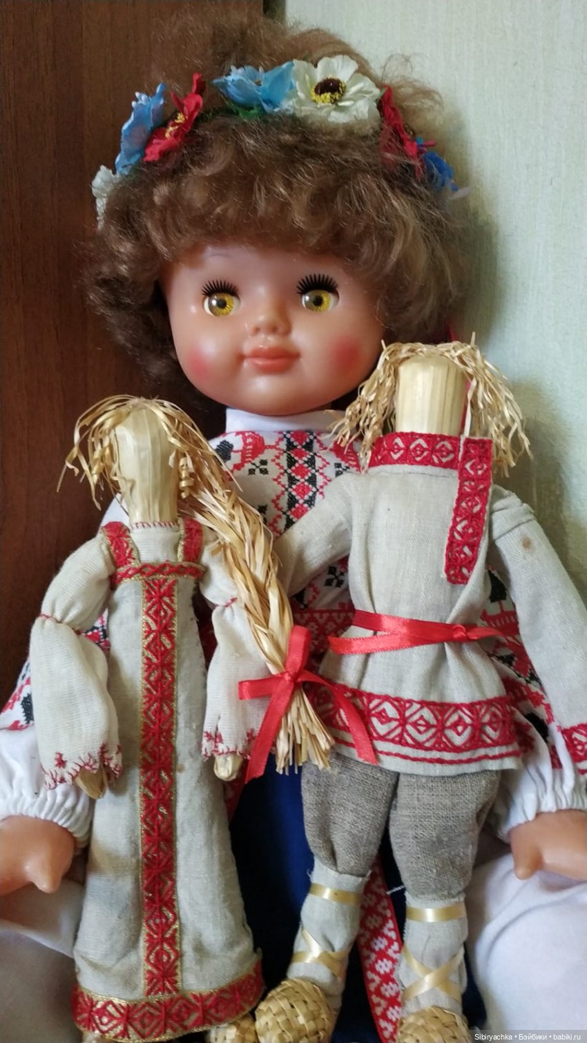 Девочки из Днепропетровска в народных костюмах (фото 10)