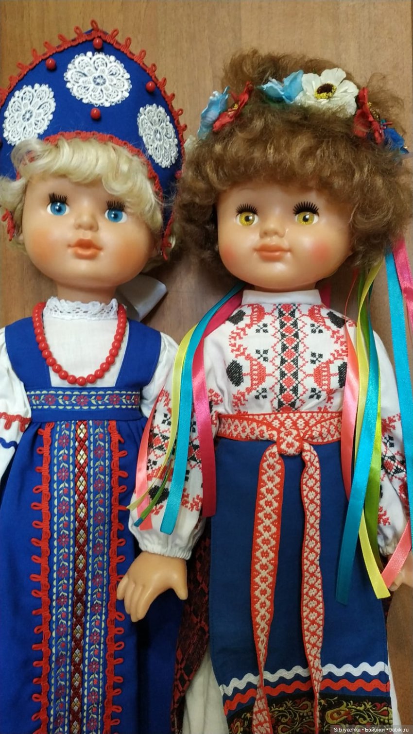 Девочки из Днепропетровска в народных костюмах (фото 4)