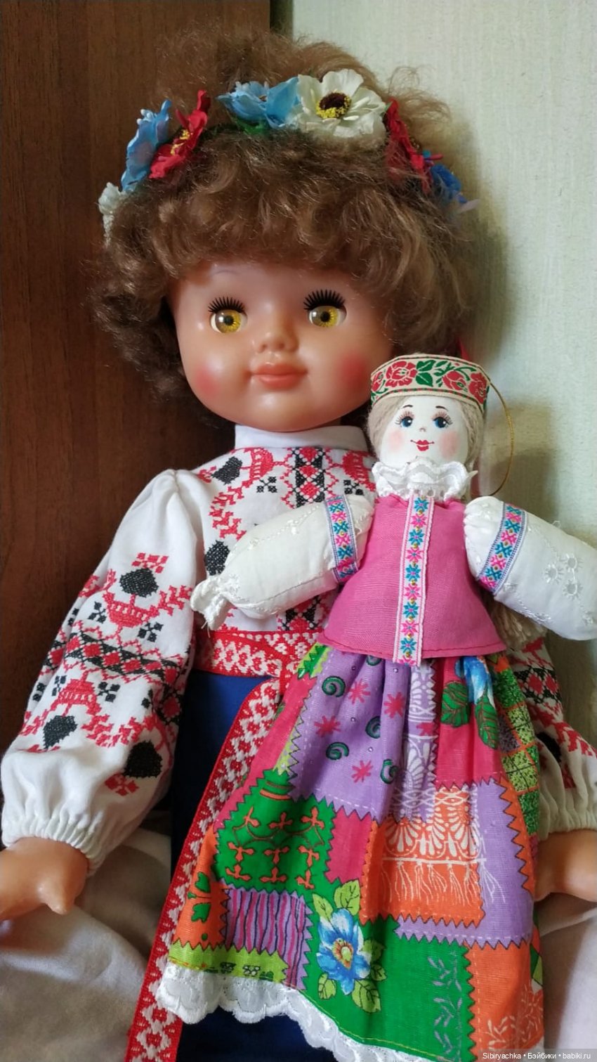 Девочки из Днепропетровска в народных костюмах (фото 8)