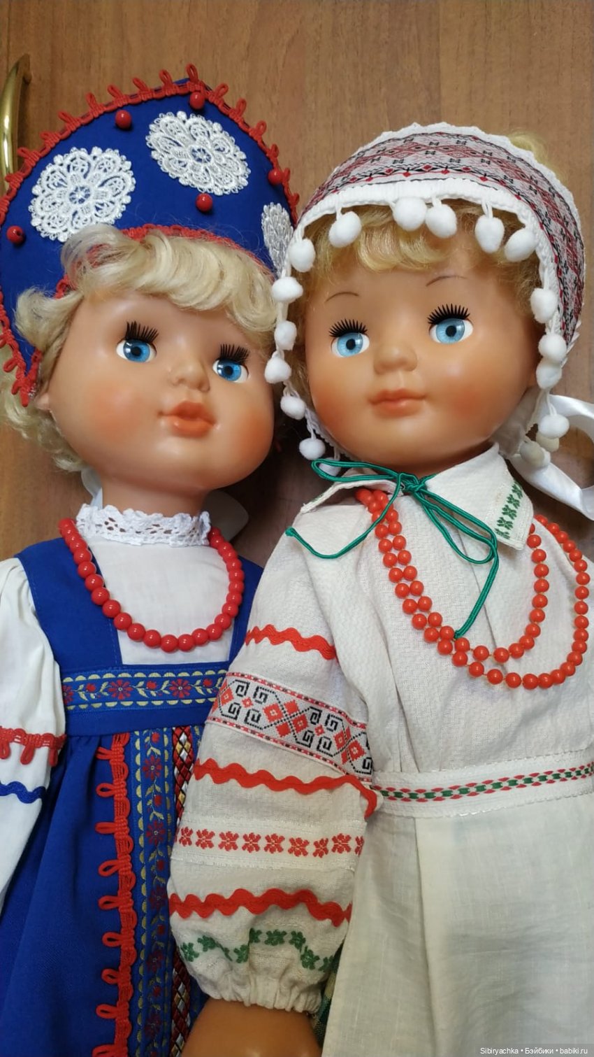 Девочки из Днепропетровска в народных костюмах