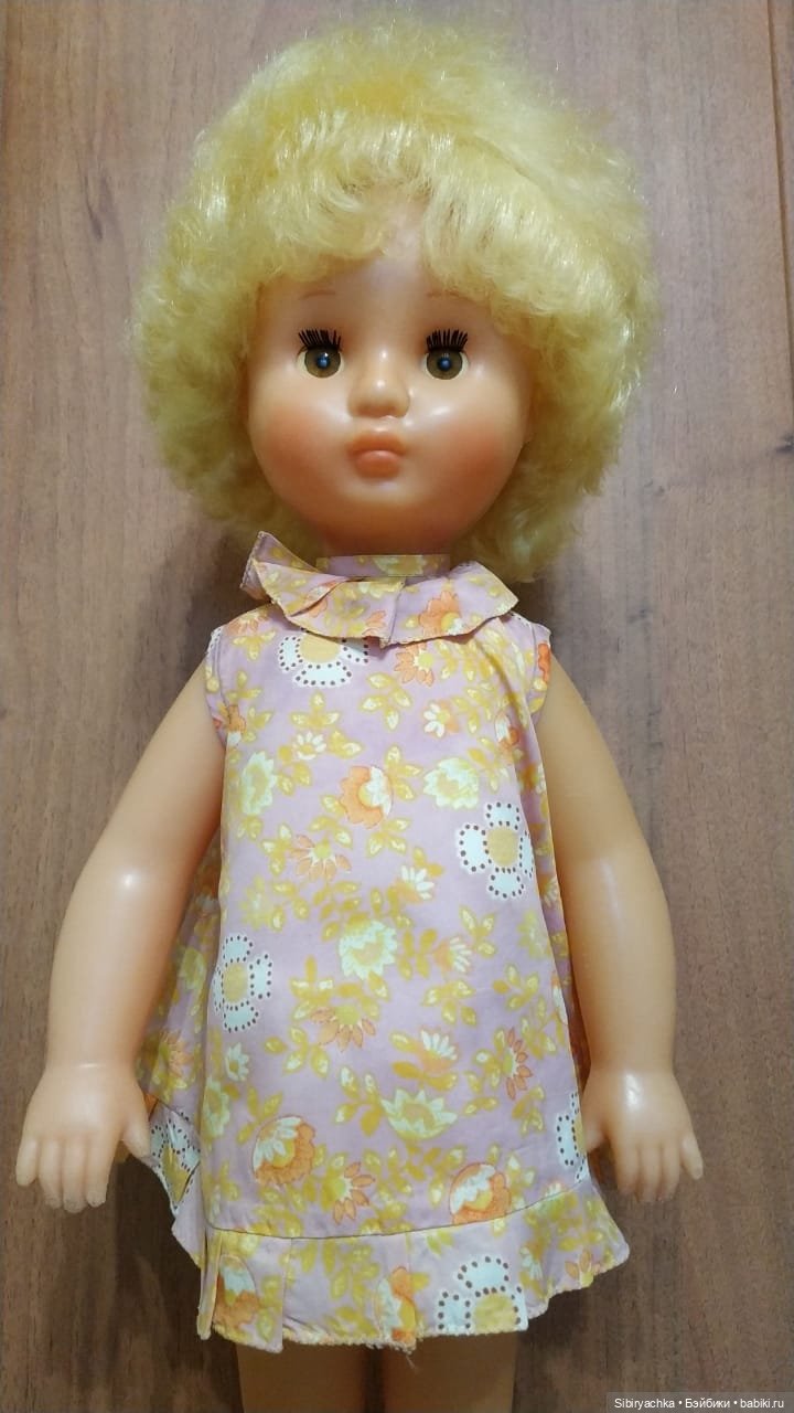 Девочки в платьях их ацетатного шёлка из далёкого прошлого