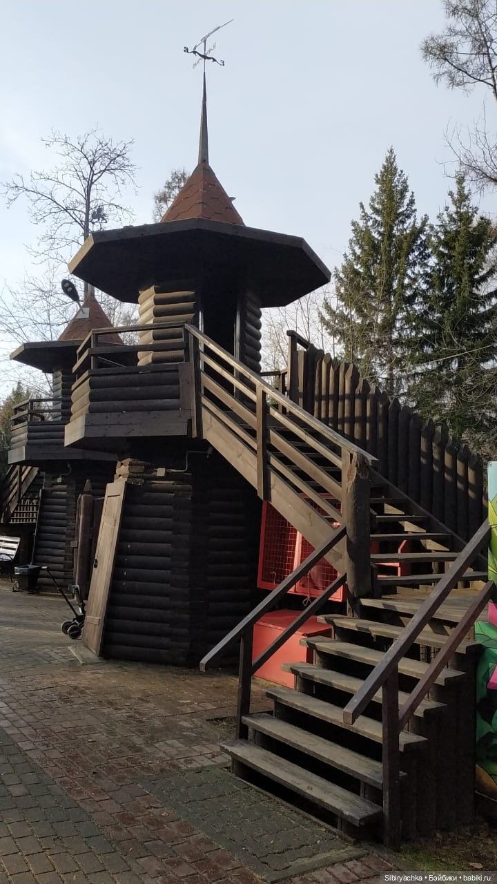 Прекрасный ноябрьский денёк в городском саду