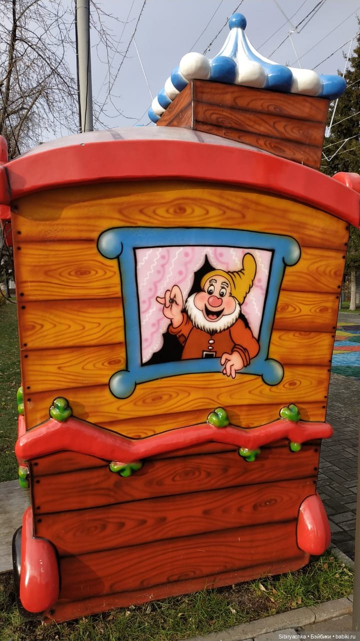 Прекрасный ноябрьский денёк в городском саду