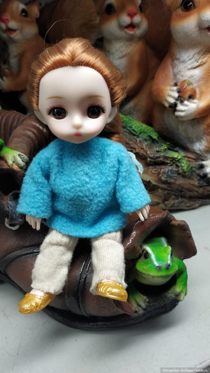 Глаша изучает садовые фигуры (фото 8)