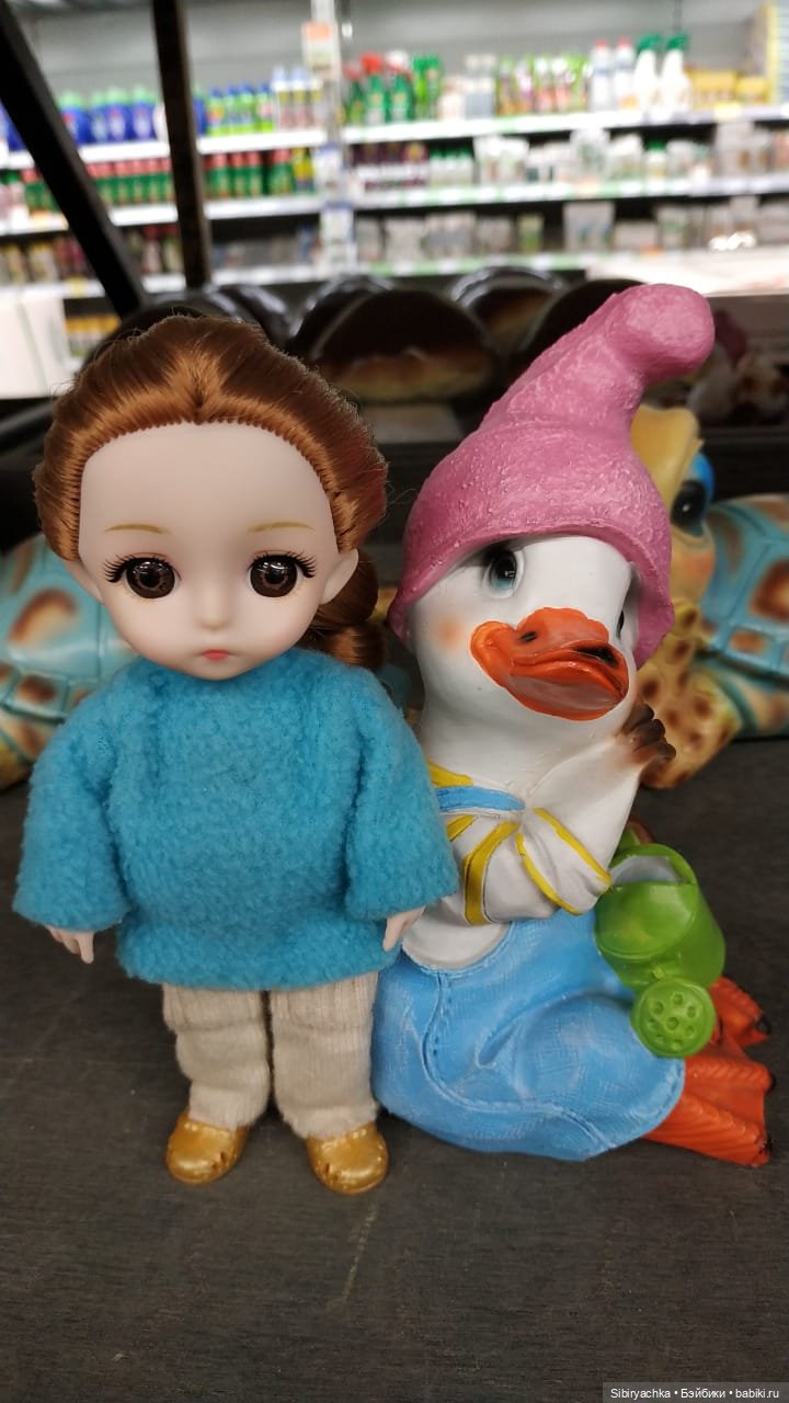 Глаша изучает садовые фигуры