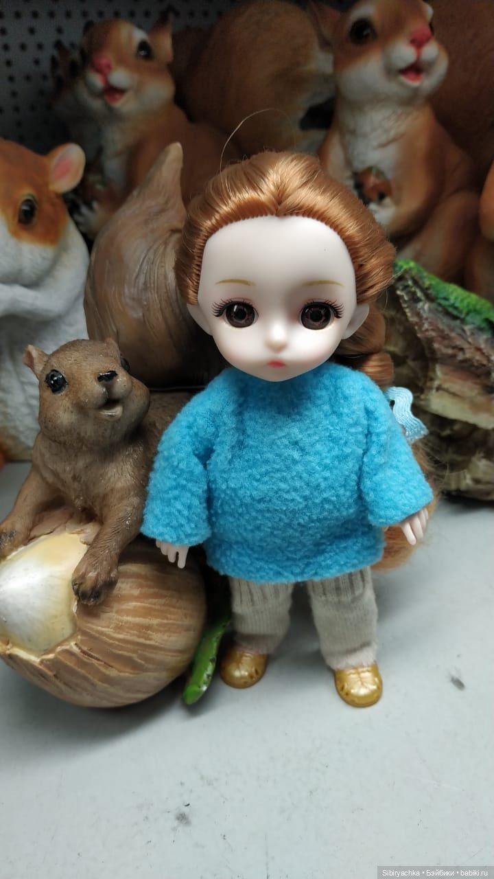 Глаша изучает садовые фигуры (фото 10)