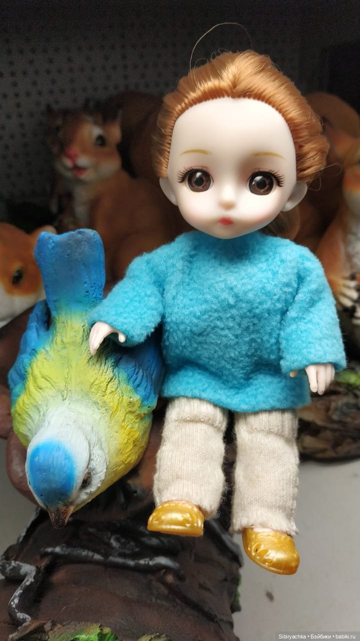 Глаша изучает садовые фигуры (фото 6)