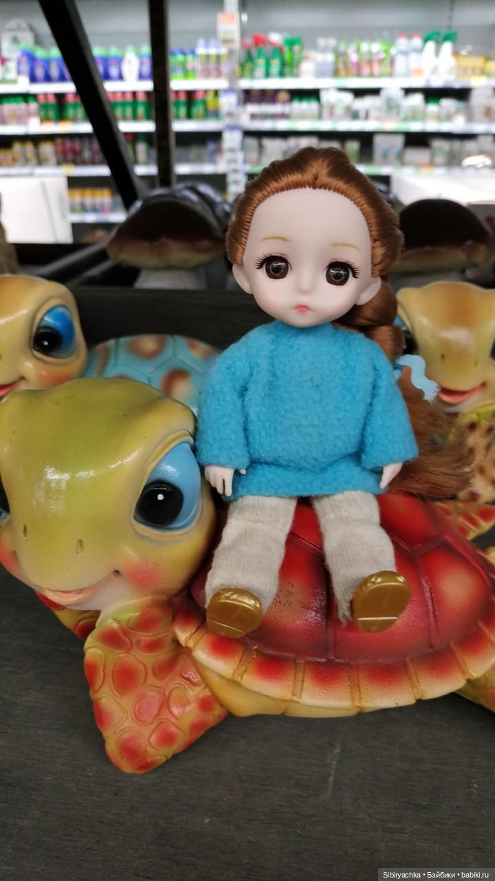 Глаша изучает садовые фигуры