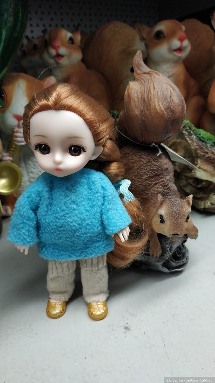 Глаша изучает садовые фигуры (фото 9)