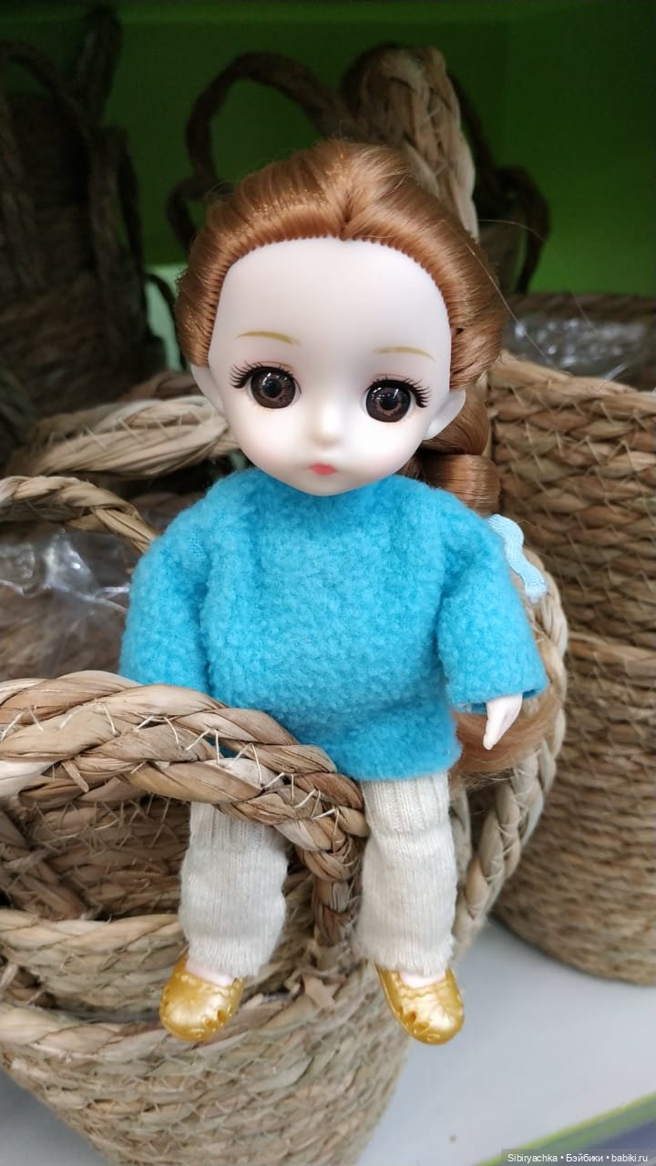 Глаша изучает садовые фигуры