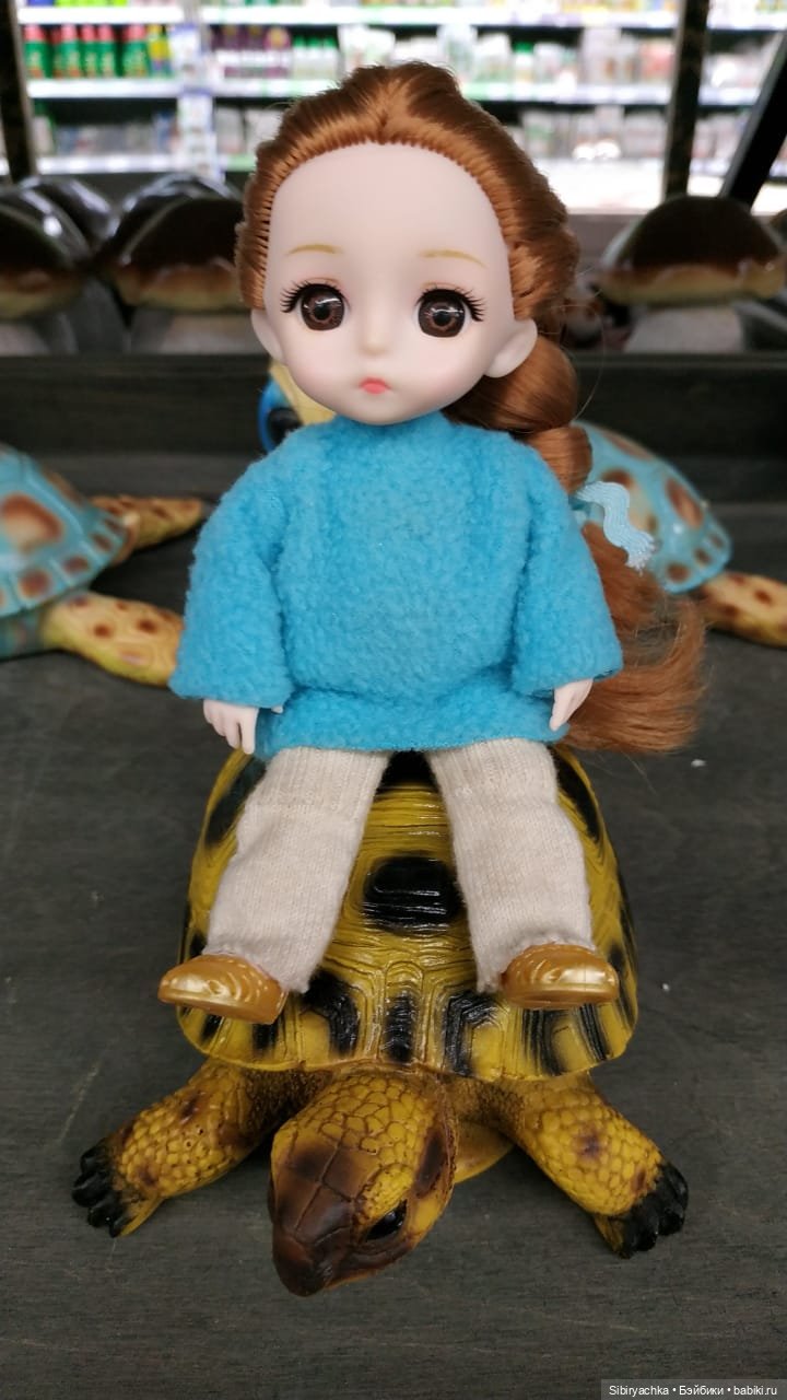 Глаша изучает садовые фигуры