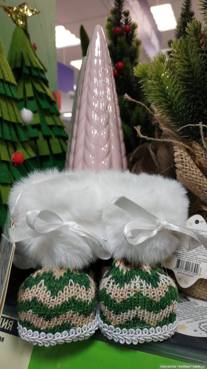 Новогодний ассортимент канцелярского магазина