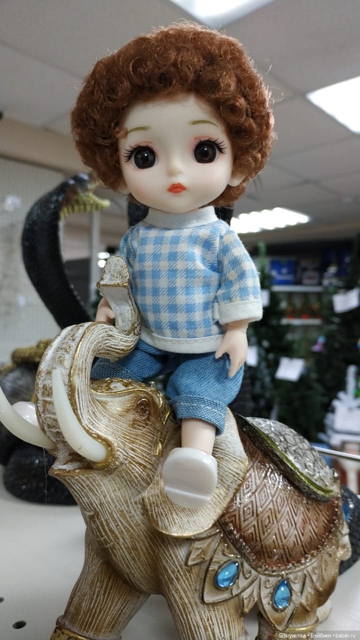 Новогодний ассортимент канцелярского магазина