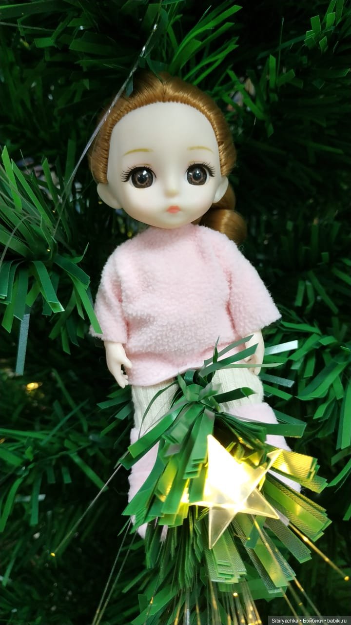 Новогодний ассортимент канцелярского магазина