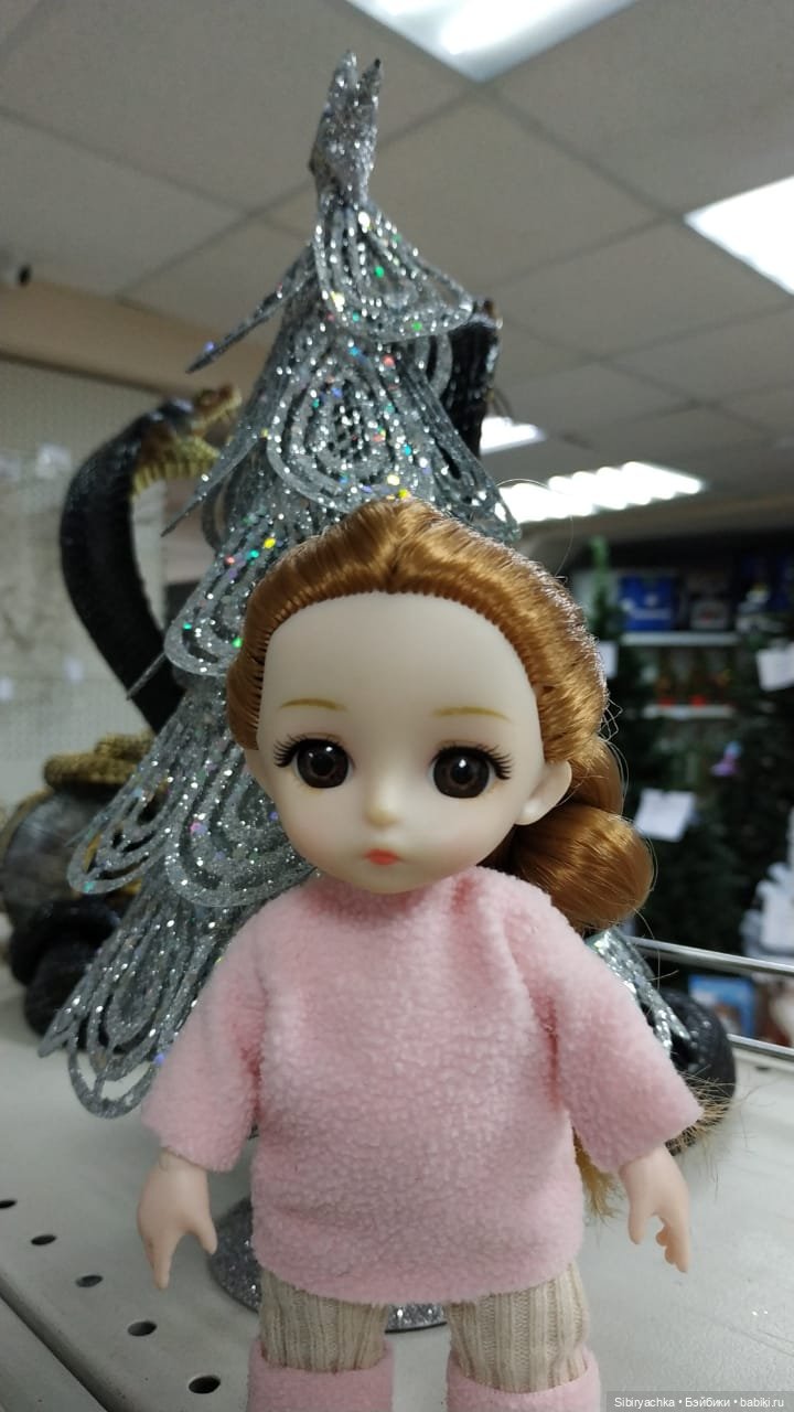 Новогодний ассортимент канцелярского магазина