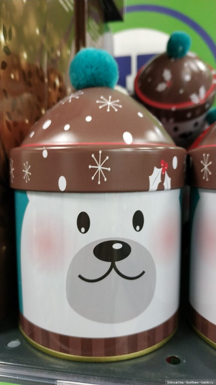 Новогодний ассортимент канцелярского магазина