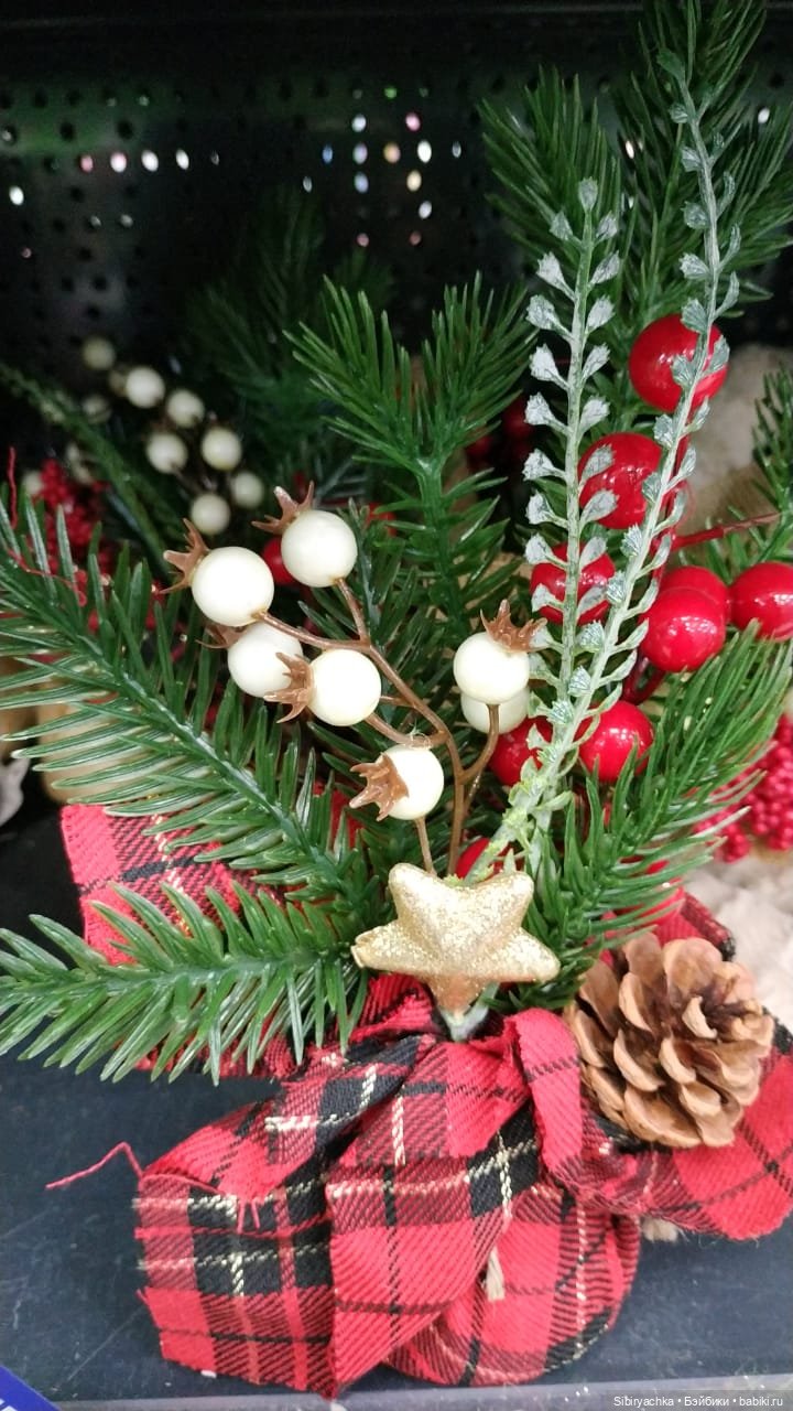 Новогодний ассортимент канцелярского магазина