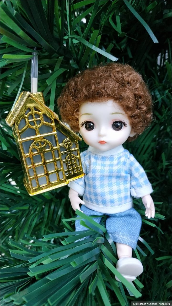 Новогодний ассортимент канцелярского магазина