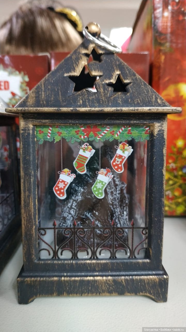 Новогодний ассортимент канцелярского магазина