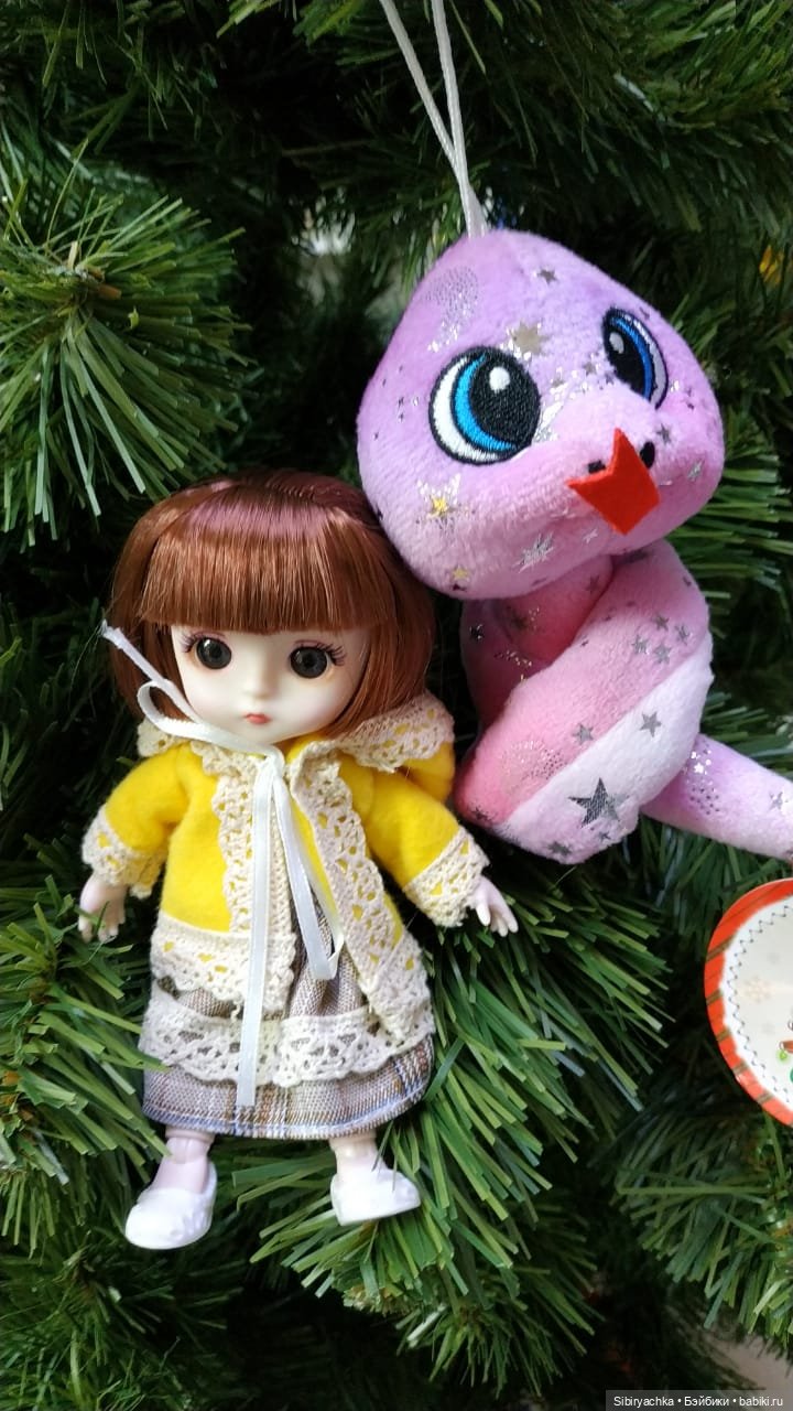 Новогодний ассортимент канцелярского магазина