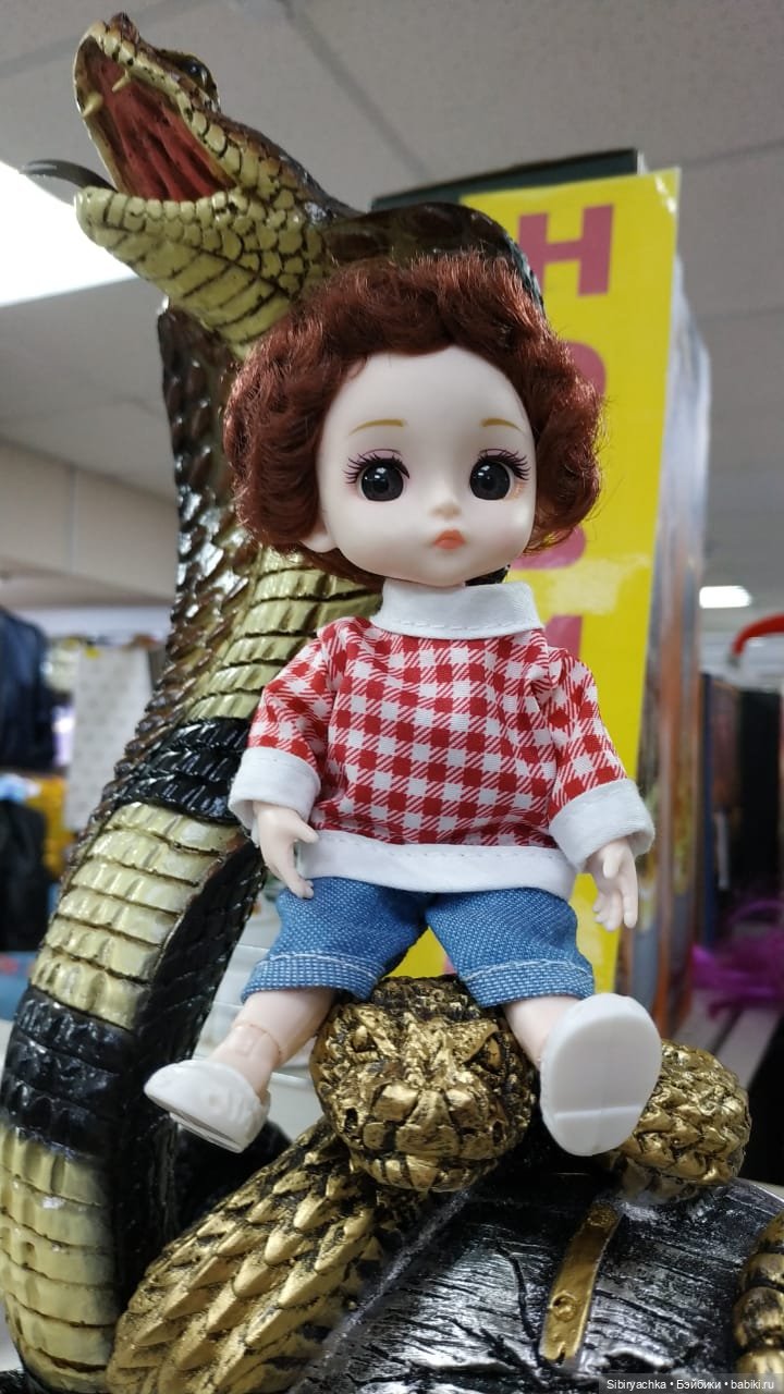 Новогодний ассортимент канцелярского магазина